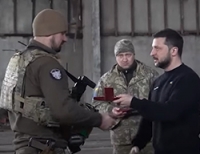 Зеленський вразив вчинком - кадри вже в Мережі: прямо на заправці. Браво!